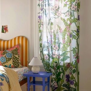 Urban Outfitters Freya Window Panel🌸🌱💐🌻🍃🌸